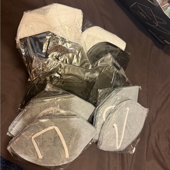 Assorted Color Kn95 Face Masks - Picture 2 of 5